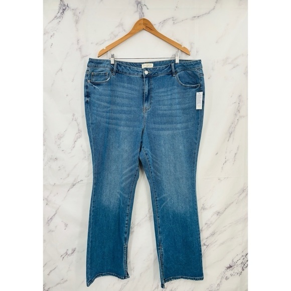 Eloquii Gena Fit Split Inseam Hem Straight Leg Jean - Medium Wash - Picture 4 of 8